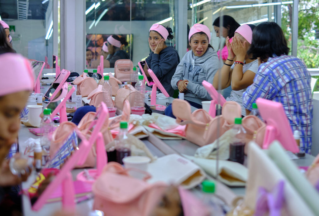 essence ilumina las sonrisas de niñas y jóvenes de “Ayuda y Solidaridad con las Niñas de la Calle I.A.P.”